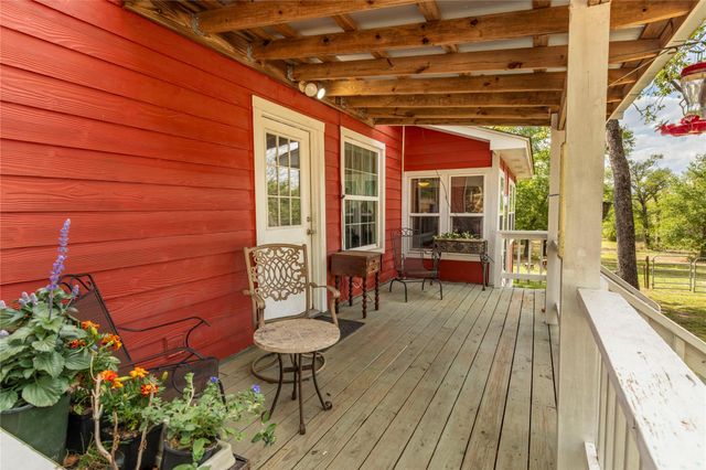 636 Deer Run Road, Bellville, TX 77418