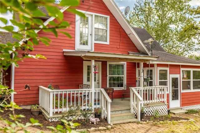 636 Deer Run Road, Bellville, TX 77418