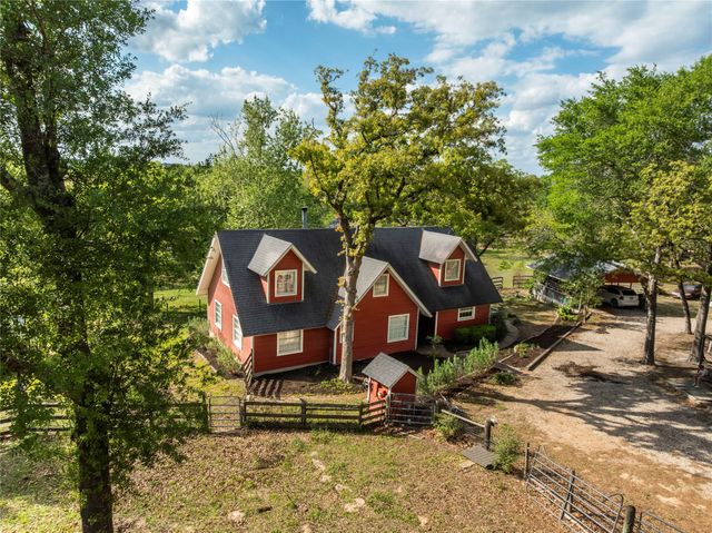 636 Deer Run Road, Bellville, TX 77418