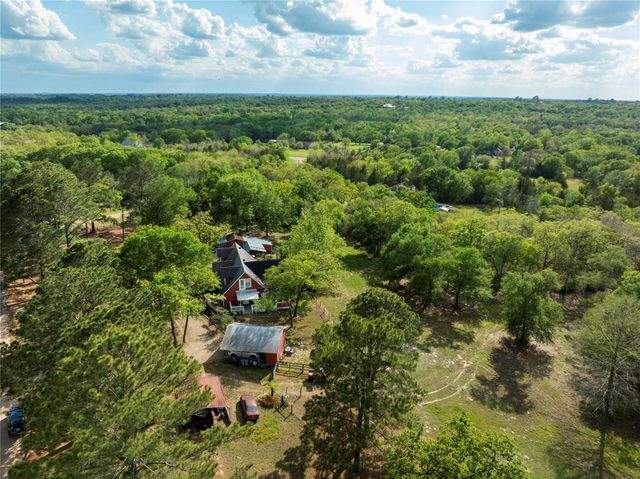 636 Deer Run Road, Bellville, TX 77418