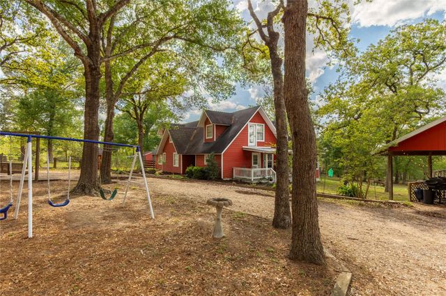 636 Deer Run Road, Bellville, TX 77418