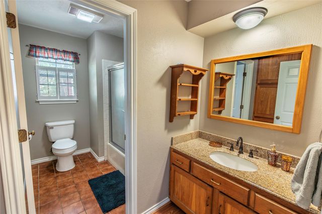 636 Deer Run Road, Bellville, TX 77418