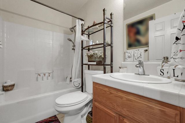 661 Mendocino Ct, Los Banos, CA 93635