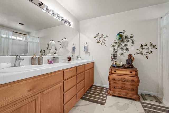 661 Mendocino Ct, Los Banos, CA 93635