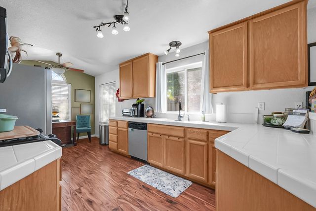 661 Mendocino Ct, Los Banos, CA 93635