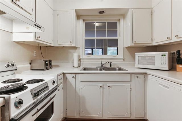 158 Maribeau NW Square, Atlanta, GA 30327