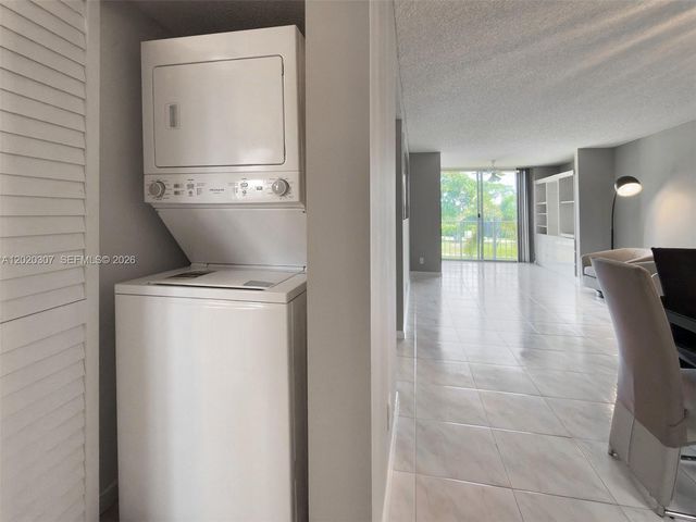7145 Huntington Lane 303, Delray Beach, FL 33446