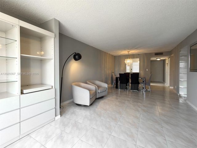 7145 Huntington Lane 303, Delray Beach, FL 33446