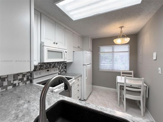 7145 Huntington Lane 303, Delray Beach, FL 33446