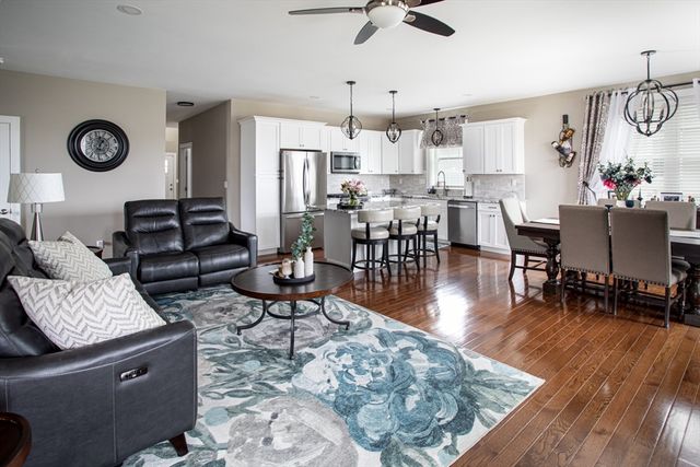 32 Sophia Dr, Rehoboth, MA 02769