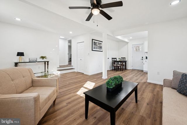 100 STAGE COACH RD, Williamstown, NJ 08094