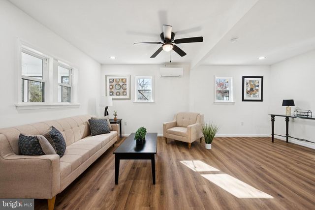 100 STAGE COACH RD, Williamstown, NJ 08094