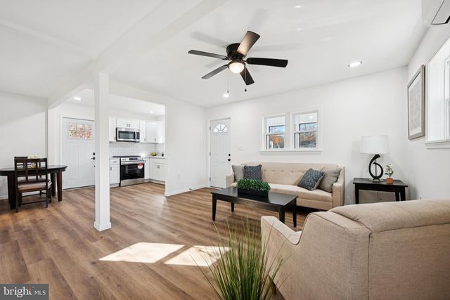 100 STAGE COACH RD, Williamstown, NJ 08094