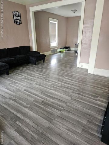 917 Saint Clair Street, Port Huron, MI 48060