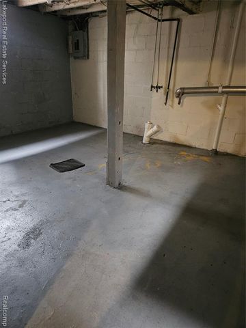 917 Saint Clair Street, Port Huron, MI 48060