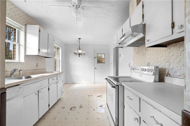 4424 Twin Creek Drive NE, Kennesaw, GA 30144