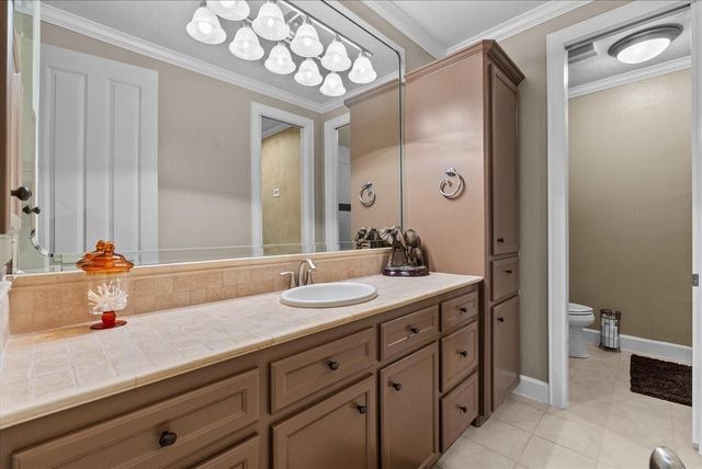 1252 Briar Creek Drive, Friendswood, TX 77546