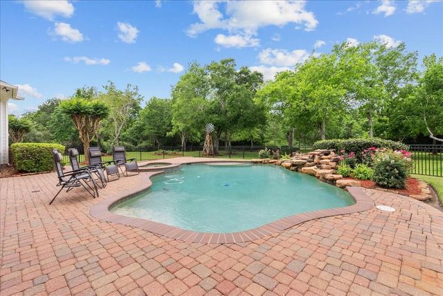 1252 Briar Creek Drive, Friendswood, TX 77546