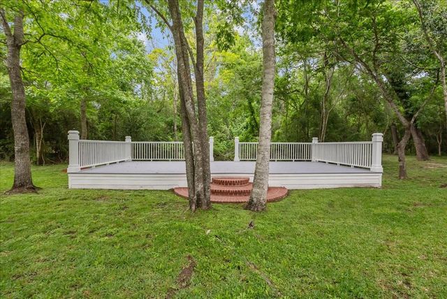1252 Briar Creek Drive, Friendswood, TX 77546