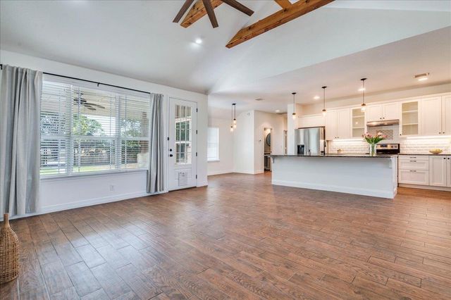 109 Deep Lake CIR, Liberty Hill, TX 78642