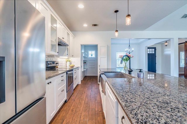 109 Deep Lake CIR, Liberty Hill, TX 78642