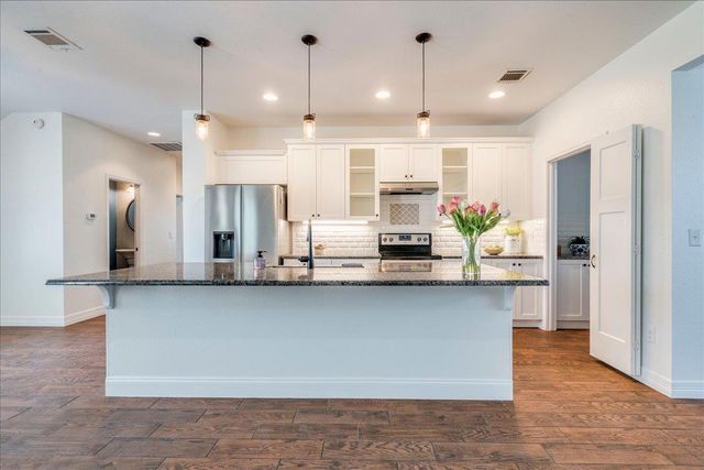 109 Deep Lake CIR, Liberty Hill, TX 78642