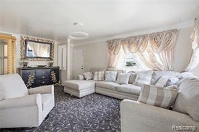 117 N Groesbeck Highway, Mount Clemens, MI 48043