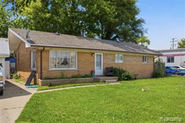 117 N Groesbeck Highway, Mount Clemens, MI 48043
