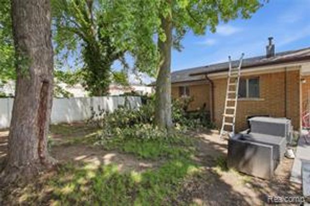 117 N Groesbeck Highway, Mount Clemens, MI 48043
