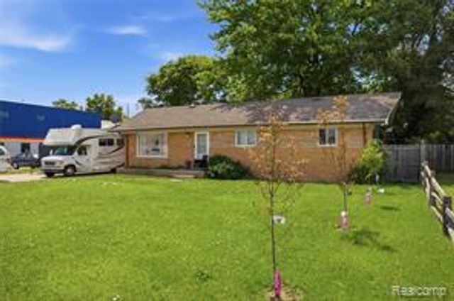 117 N Groesbeck Highway, Mount Clemens, MI 48043