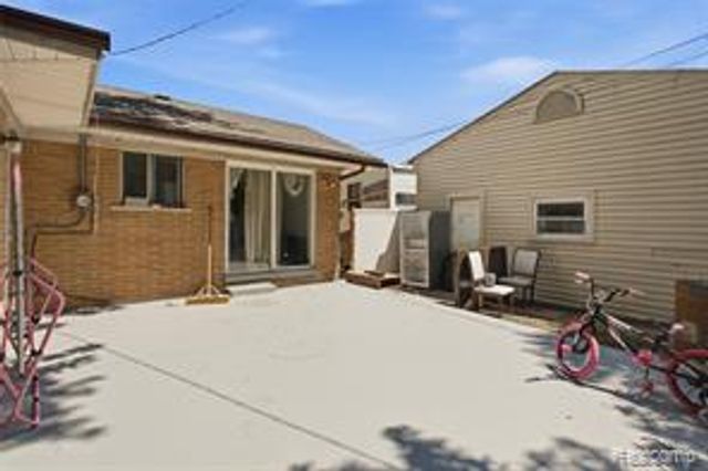 117 N Groesbeck Highway, Mount Clemens, MI 48043