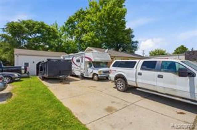 117 N Groesbeck Highway, Mount Clemens, MI 48043