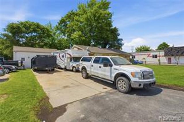 117 N Groesbeck Highway, Mount Clemens, MI 48043