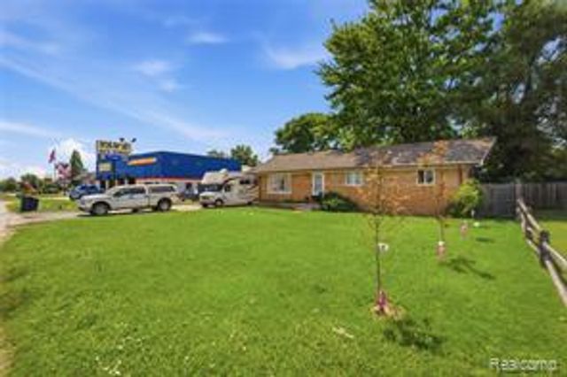 117 N Groesbeck Highway, Mount Clemens, MI 48043