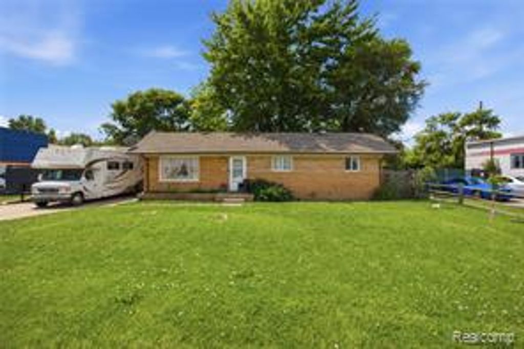 117 N Groesbeck Highway, Mount Clemens, MI 48043
