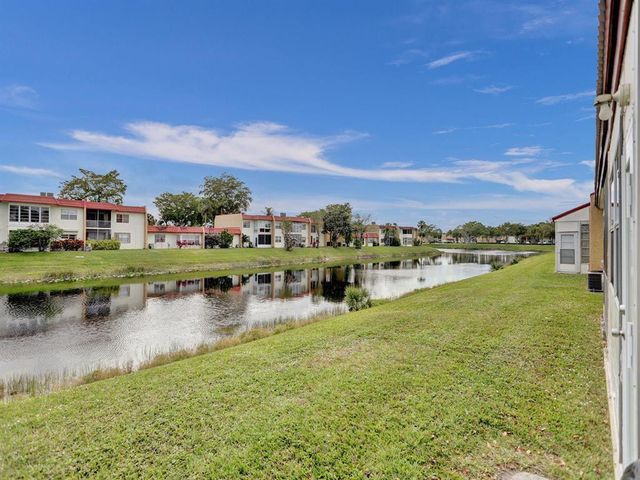 138 Lake Barbara Drive 138, West Palm Beach, FL 33411