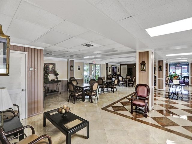 138 Lake Barbara Drive 138, West Palm Beach, FL 33411