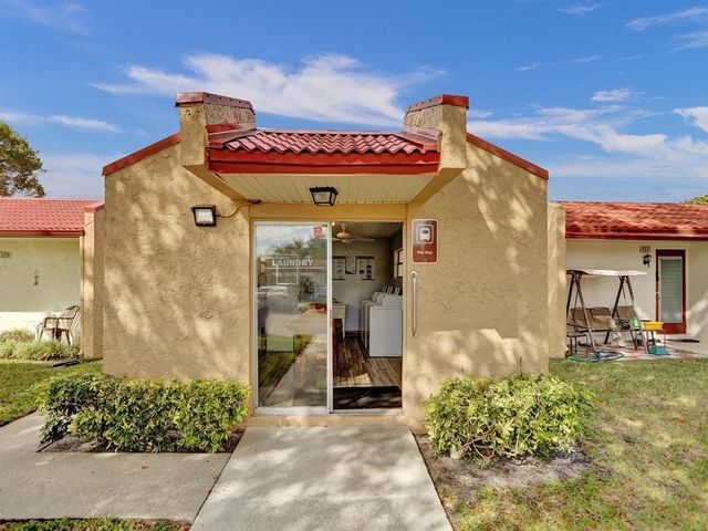 138 Lake Barbara Drive 138, West Palm Beach, FL 33411