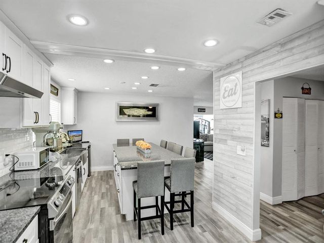 138 Lake Barbara Drive 138, West Palm Beach, FL 33411