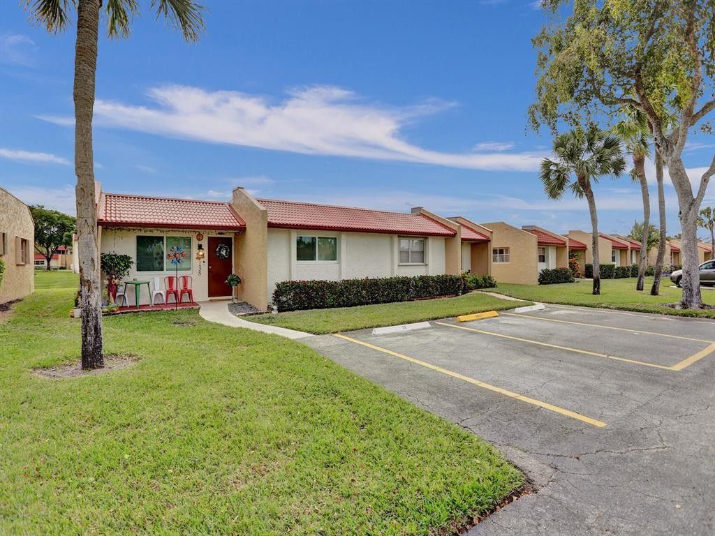 138 Lake Barbara Drive 138, West Palm Beach, FL 33411