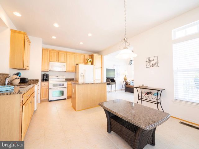 301 MONROE POINT DR, Colonial Beach, VA 22443