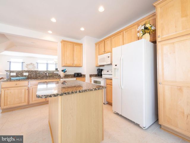 301 MONROE POINT DR, Colonial Beach, VA 22443