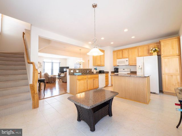 301 MONROE POINT DR, Colonial Beach, VA 22443