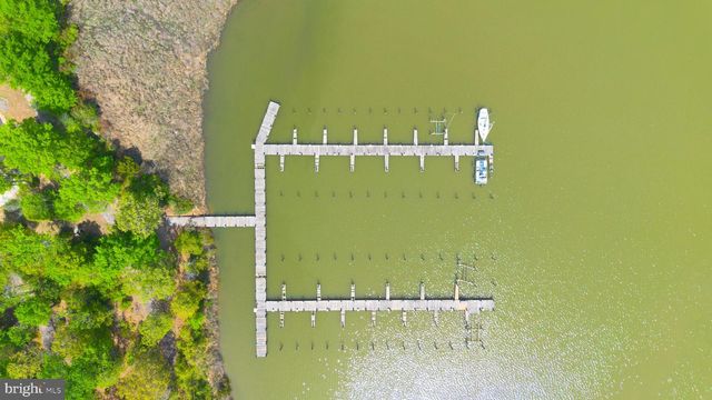 301 MONROE POINT DR, Colonial Beach, VA 22443