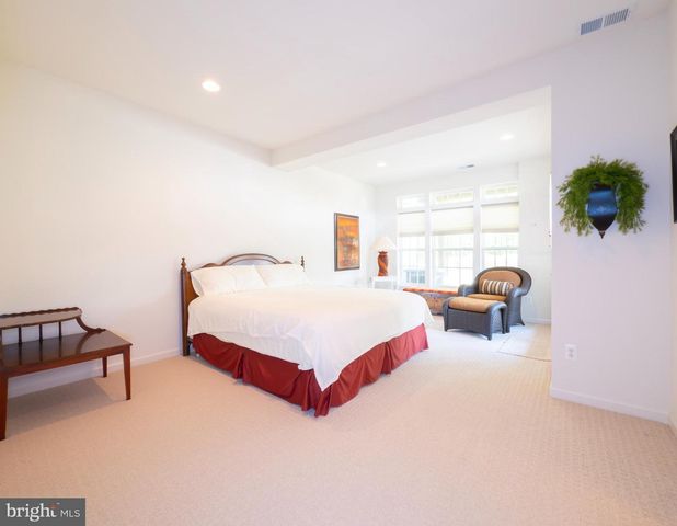 301 MONROE POINT DR, Colonial Beach, VA 22443