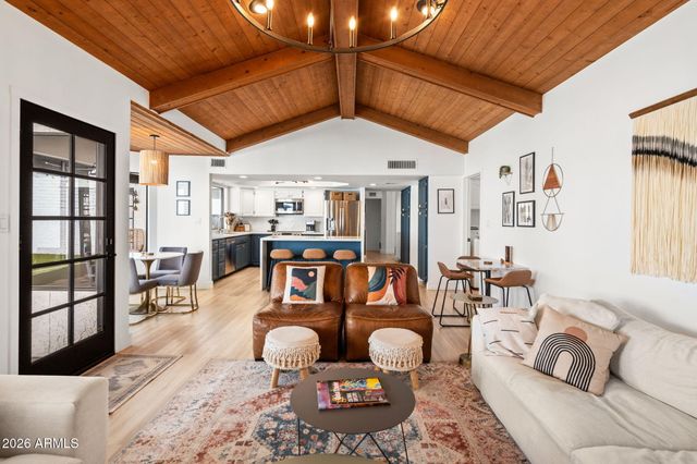 1015 E COUNTRY GABLES Drive, Phoenix, AZ 85002