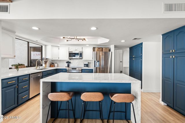 1015 E COUNTRY GABLES Drive, Phoenix, AZ 85002