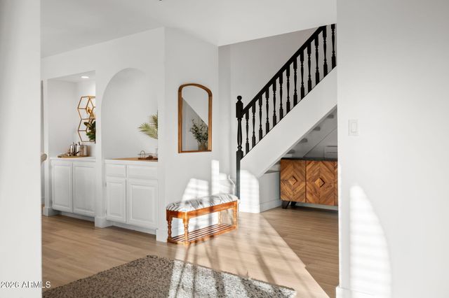 1015 E COUNTRY GABLES Drive, Phoenix, AZ 85002