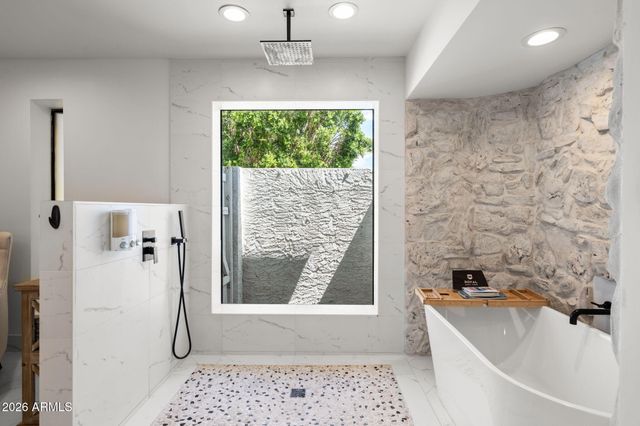 1015 E COUNTRY GABLES Drive, Phoenix, AZ 85002
