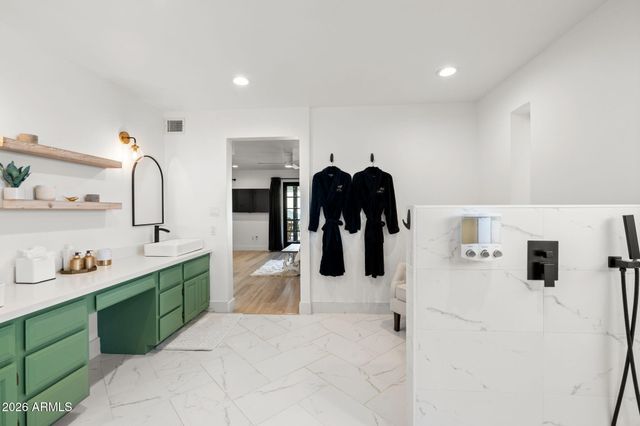 1015 E COUNTRY GABLES Drive, Phoenix, AZ 85002